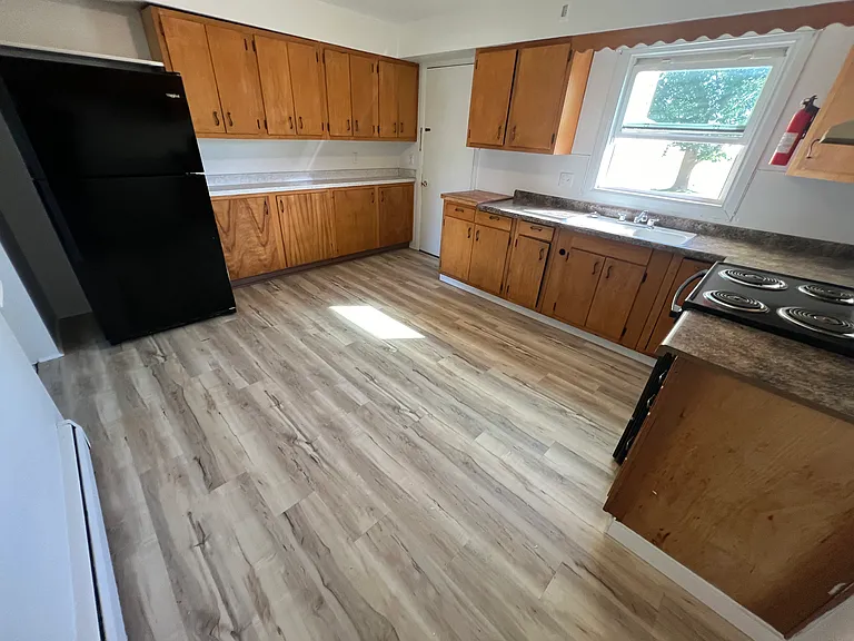 143 E South St #143 — Photo 4