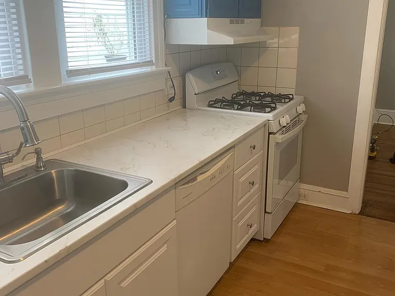 412 Maple St #1 — Photo 4