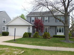 15 Magnolia Dr, Streamwood, IL 60107