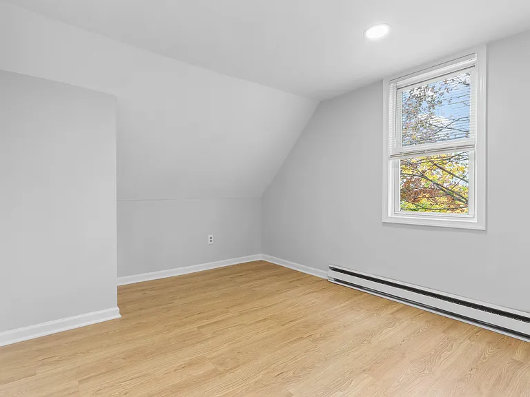 604 Dean St — Photo 20