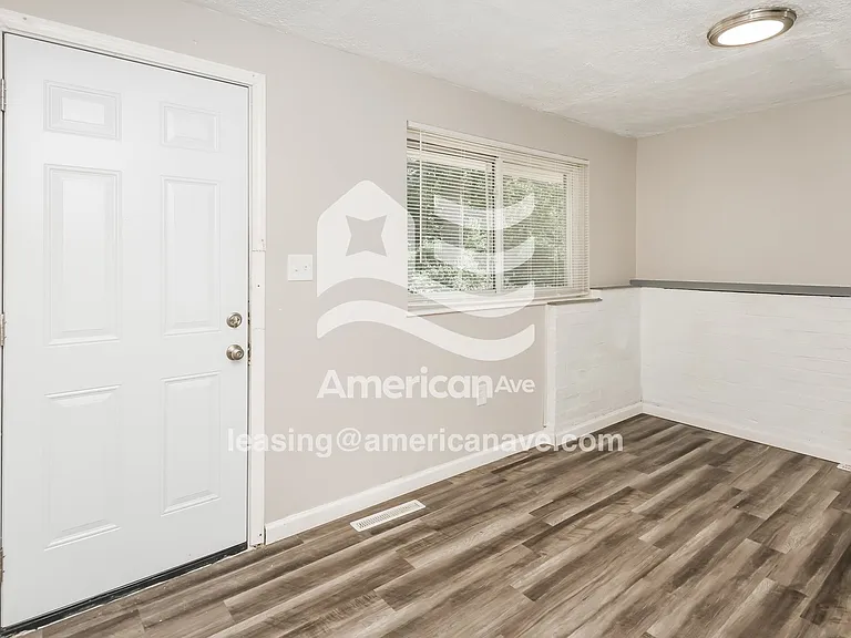 1135196_005_dining_room_13753244.jpg