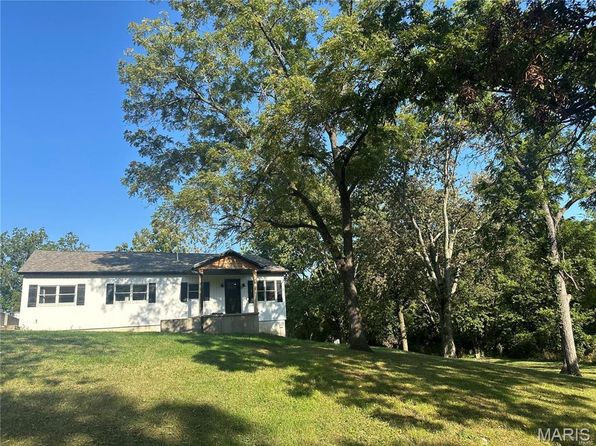 17260 Carver Dr, New London, MO 63459