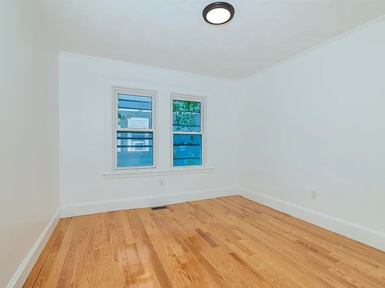 135 Safford St #1 — Photo 10