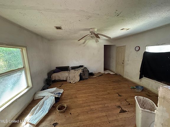 4th image of 6106 E Forrest St
