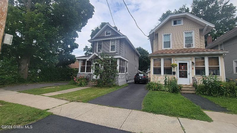 2nd image of 2 Forest Avenue
