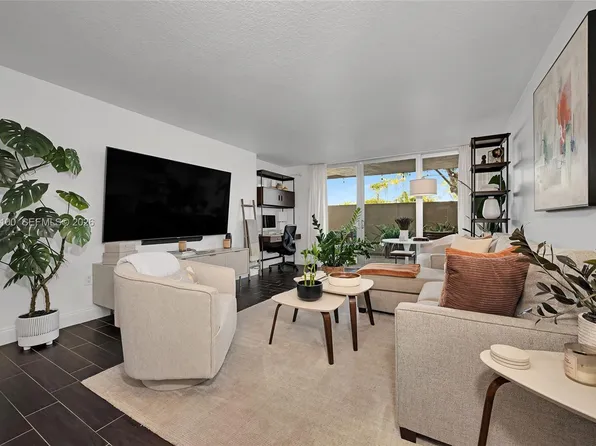 10875 SW 112th Ave APT 118, Miami, FL 33176