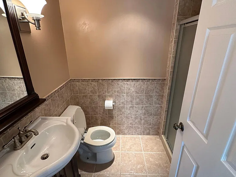 15830 Frisian Ln — Photo 20