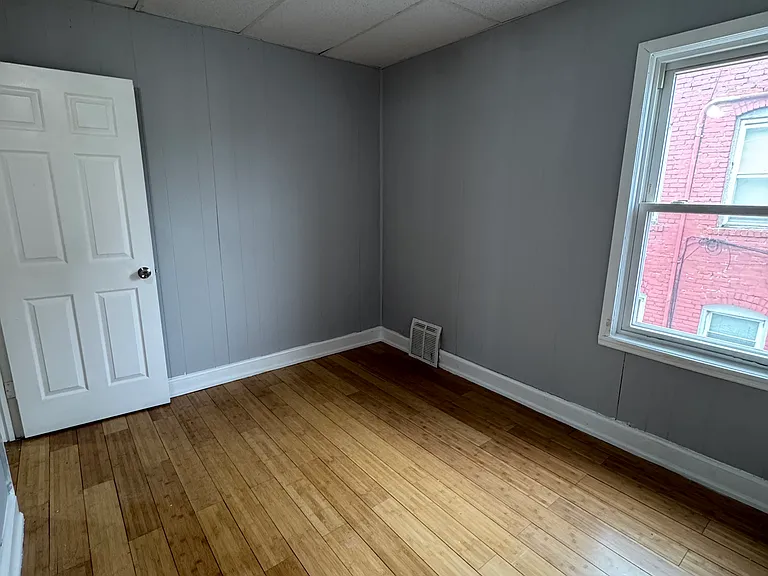 52-54 Ives Ct #3 — Photo 14