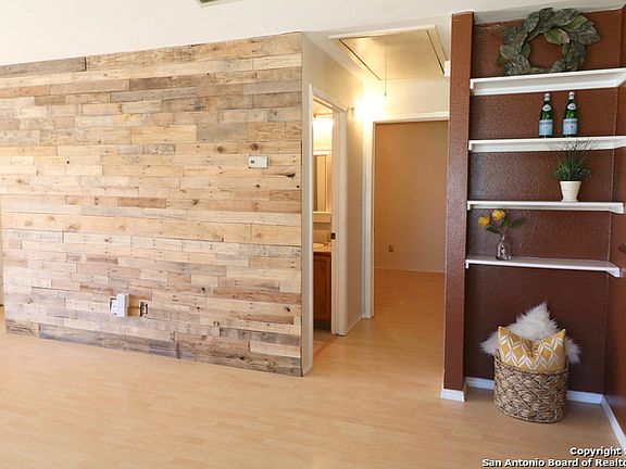 4th image of 547 N San Eduardo Ave