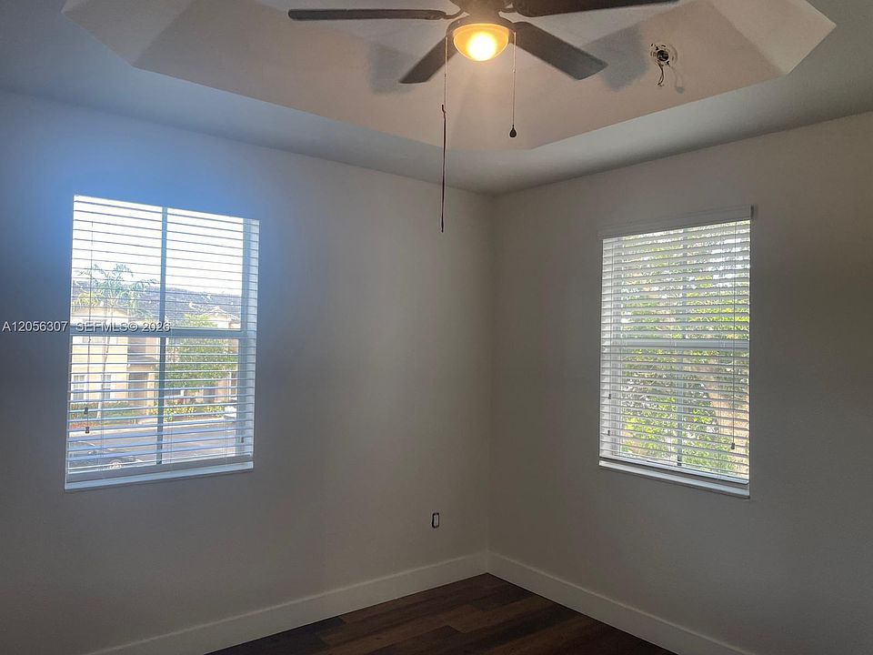 1st image of 153 SE 28th Pl Unit 1