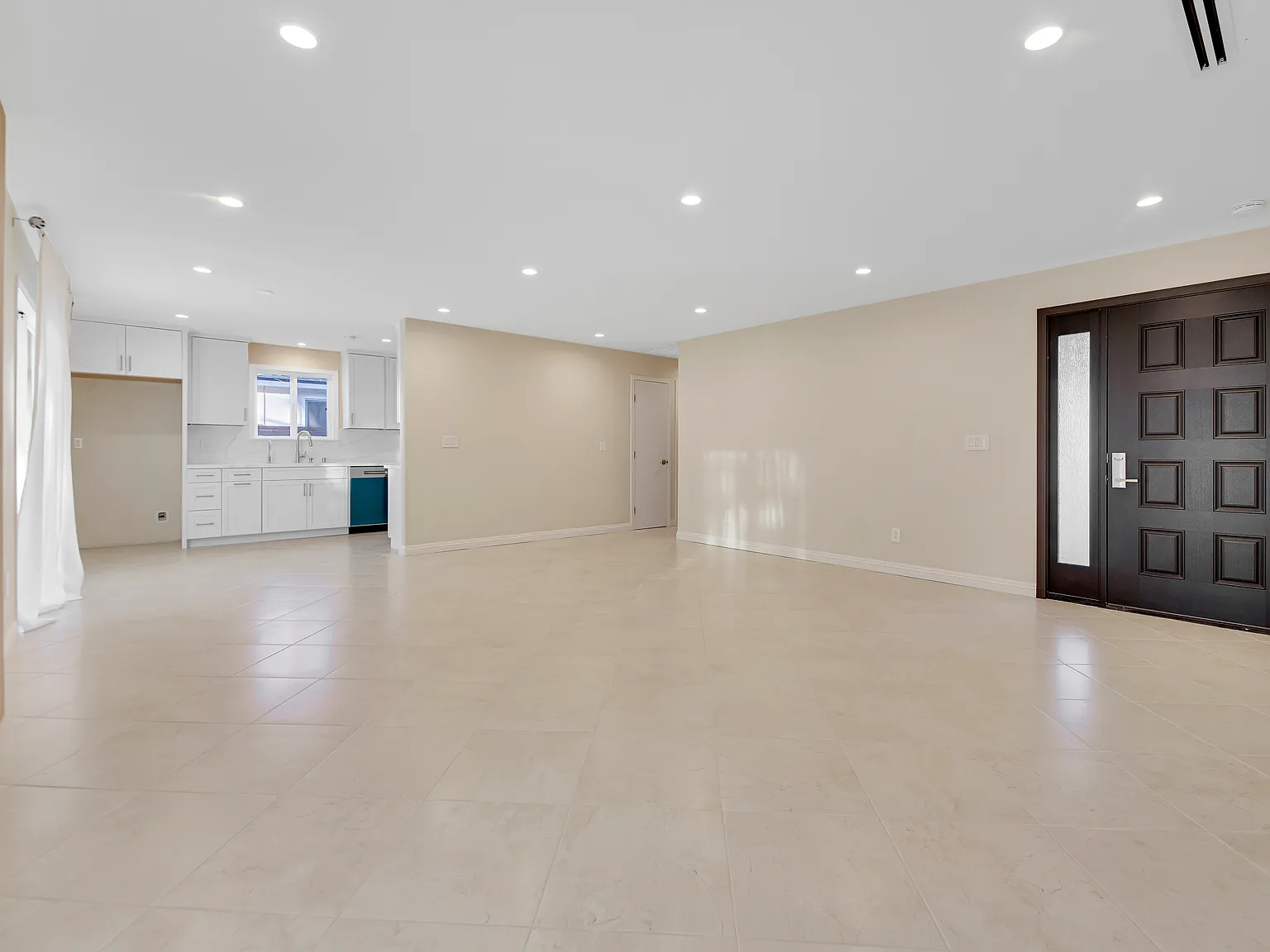 4 bed, 1358 sqft, $4,500 — Photo 3