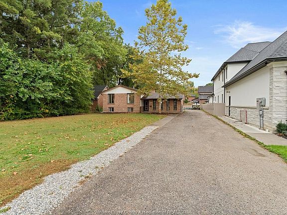 4th image of 1222 Reaume Rd