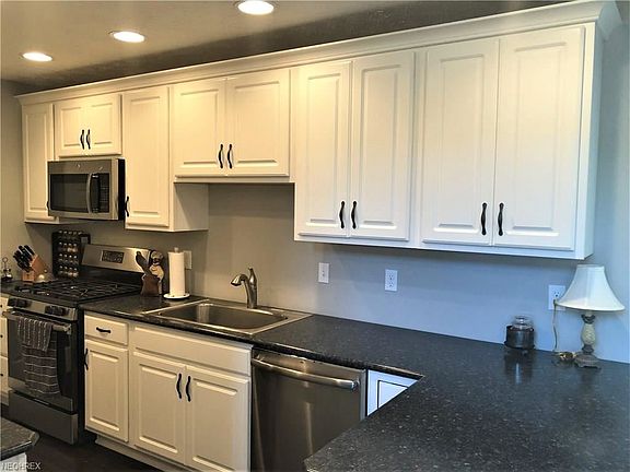 3rd image of 837 Wildberry Cir