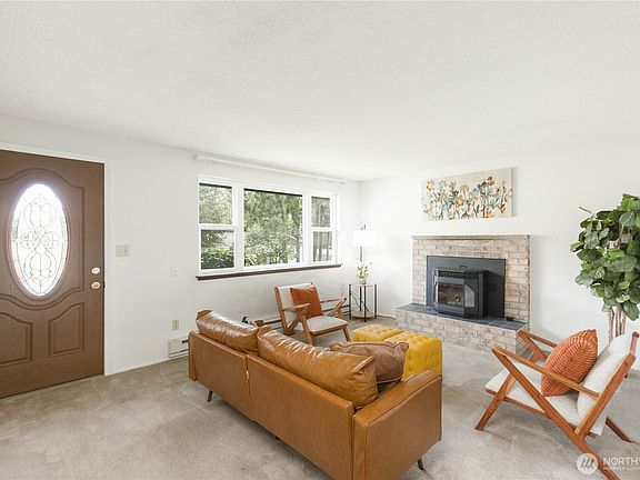 3rd image of 3165 Aegean Boulevard NE