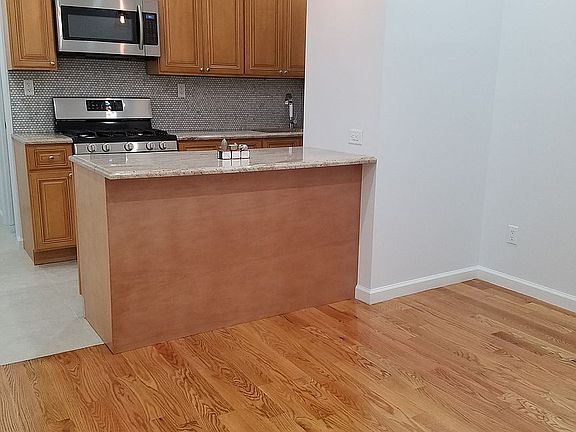 2nd image of 35 Diamond St #3A