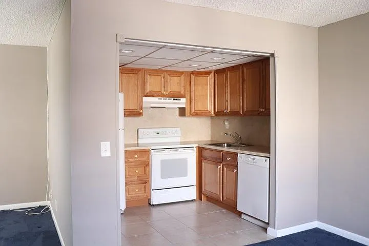 466 Capri Park — Photo 3