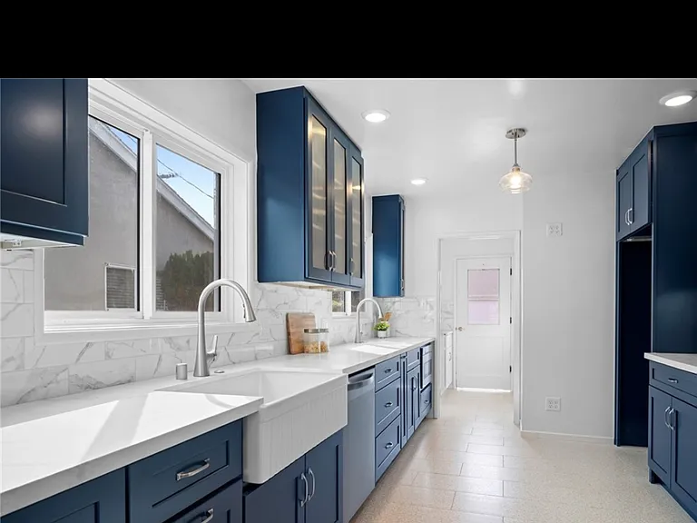 806 Burchett St — Photo 3
