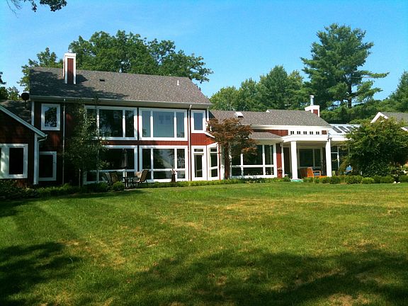 3rd image of 10 Huntleigh Trails Ln