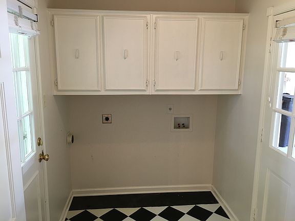 Laundry with storage