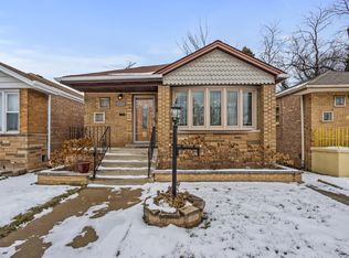 8955 S Essex Ave, Chicago, IL