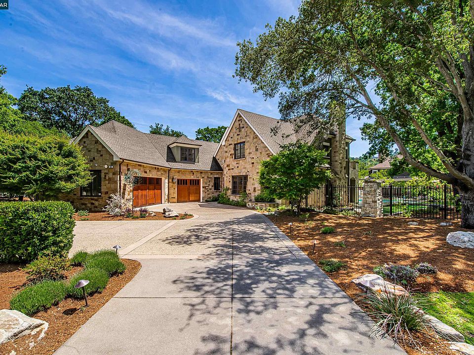 1st image of 53 Hidden Oaks Dr