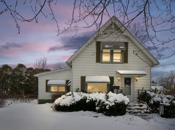 411 E 5th St, Momence, IL 60954