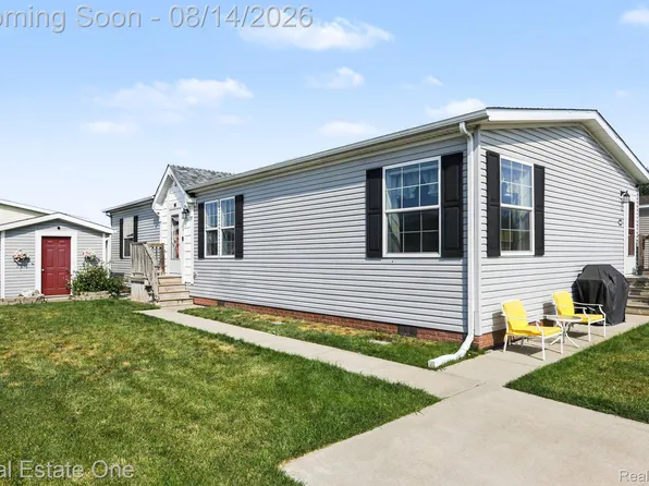 11160 Walden Ct, South Lyon, MI 48178