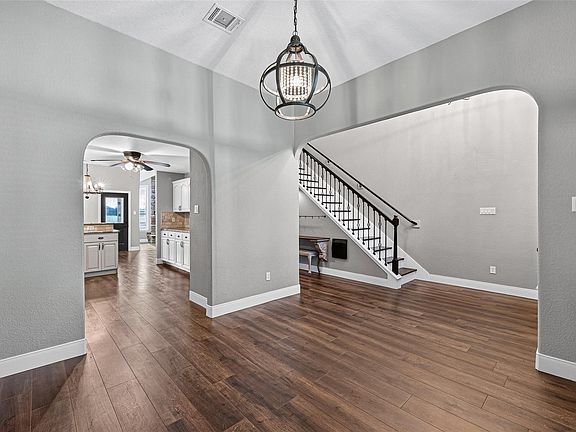 4th image of 3903 Dawn Ln