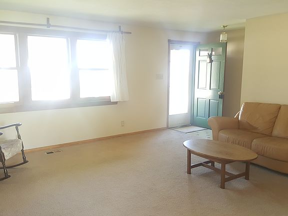3rd image of 298 Bellaire Dr