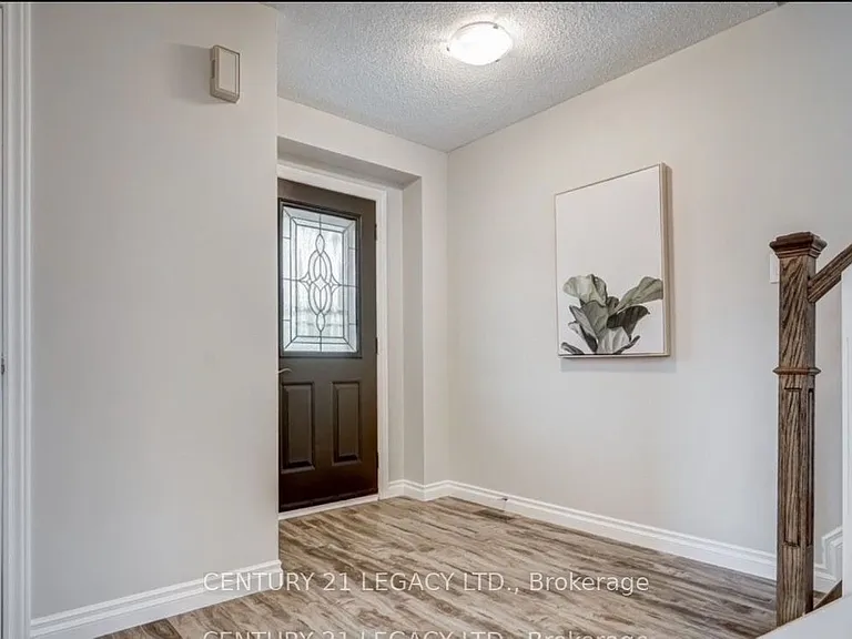 339 Lewis Dr W #UPPER — Photo 3