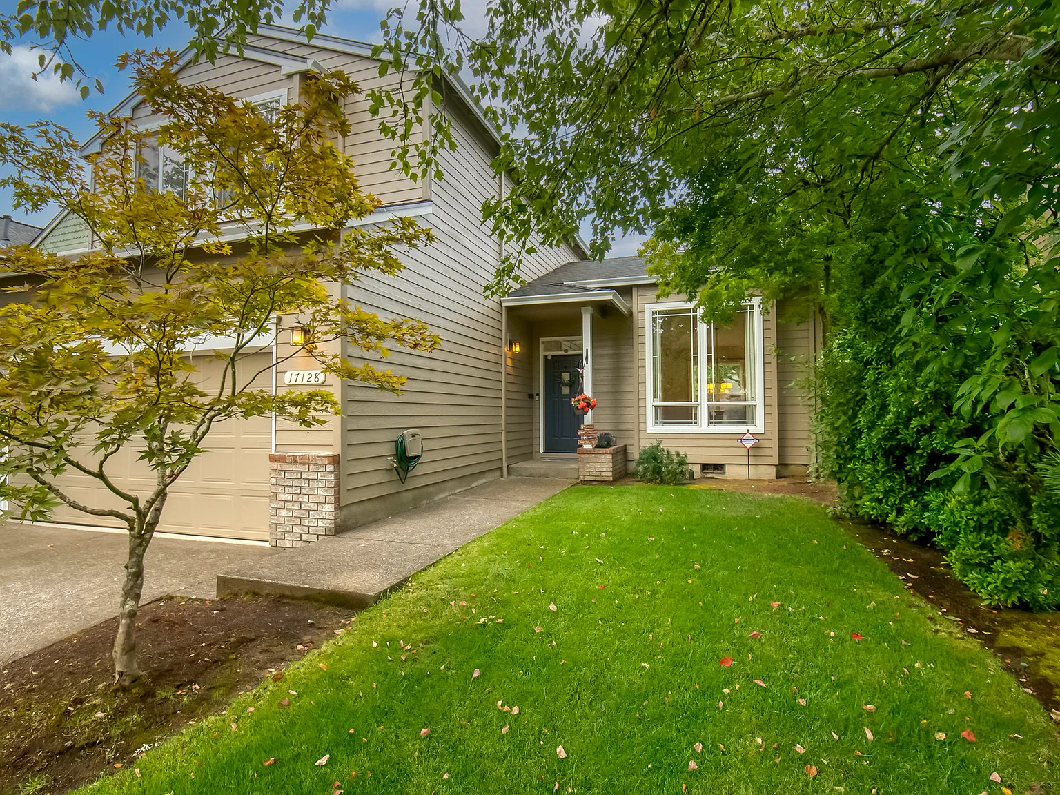 4 bed, 2.5 bath, 1824 sqft, $2,995 — Photo 2