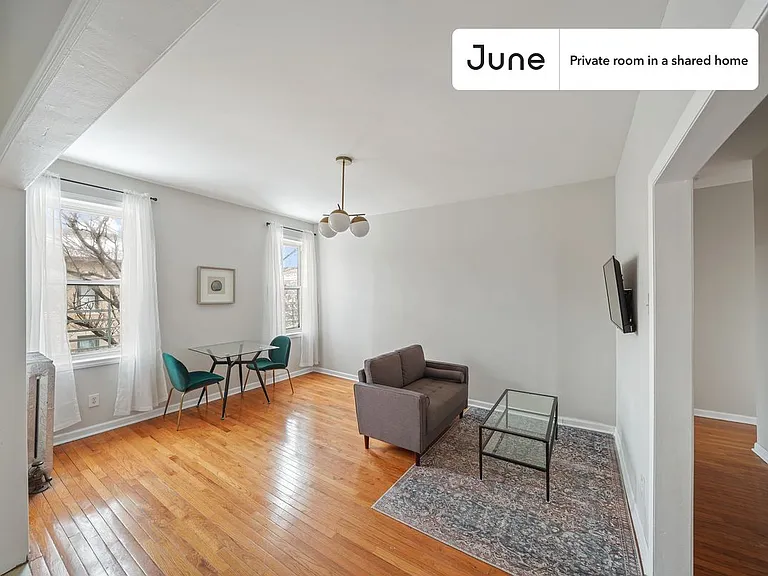 327 E 22nd St #A — Photo 5