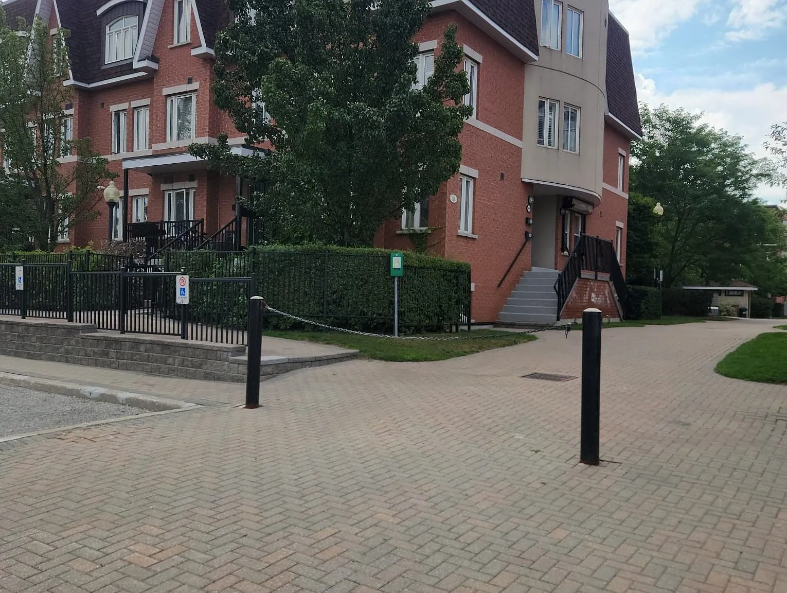 3 bed, $3,000 — Photo 2
