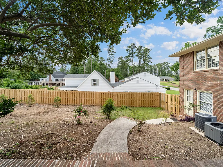 605 Regent Rd — Photo 30