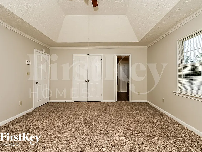 215 Brooks Dr — Photo 8
