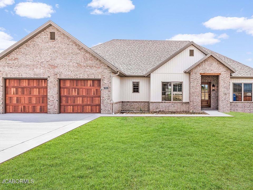 1st image of 5908 Falcon Crest Ln