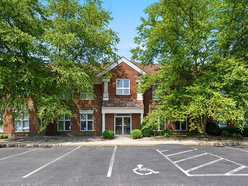 3801 Springhurst Blvd #204