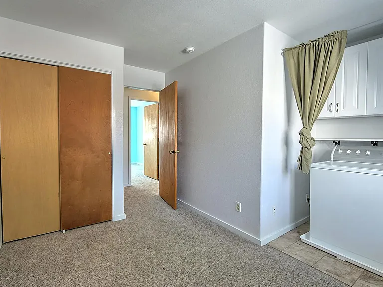 646 Main St — Photo 25