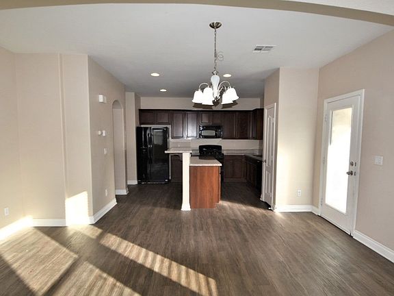 5th image of 905 Crescent Falls St