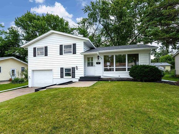 2nd image of 2423 Holly Dr
