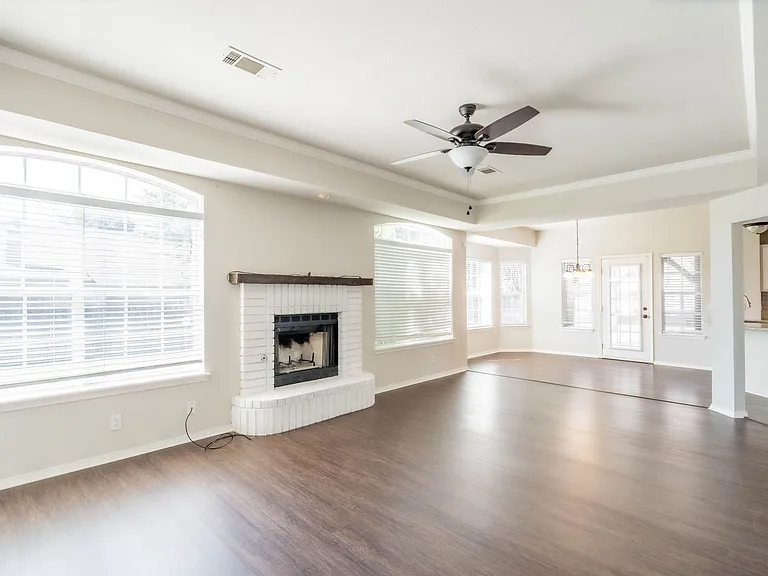 8514 S 112th East Ave — Photo 4