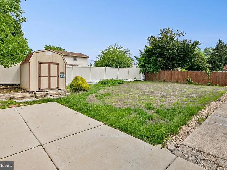 747 Hedy Ave — Photo 23