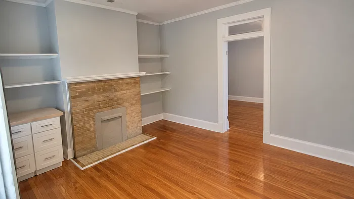 2 bed, 1.0 bath, 877 sqft, $1,495 — Photo 2