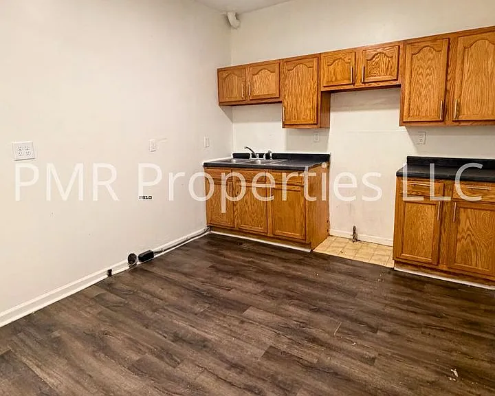824 1st Ave — Photo 3
