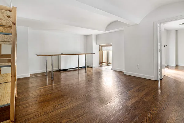 Rented by Compass | media 22