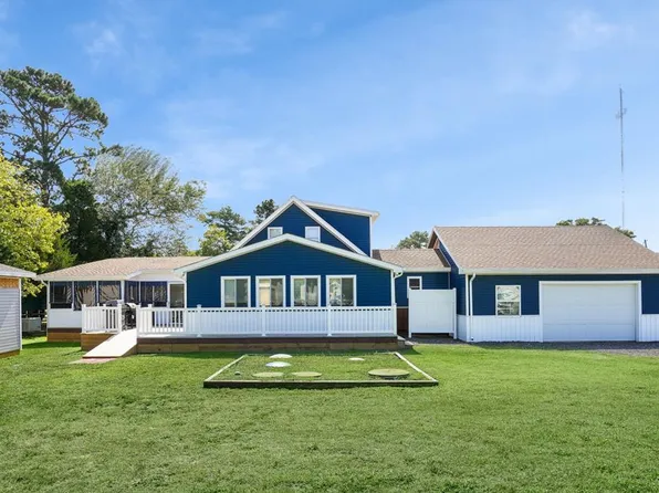 3328 Willow St, Chincoteague Island, VA 23336