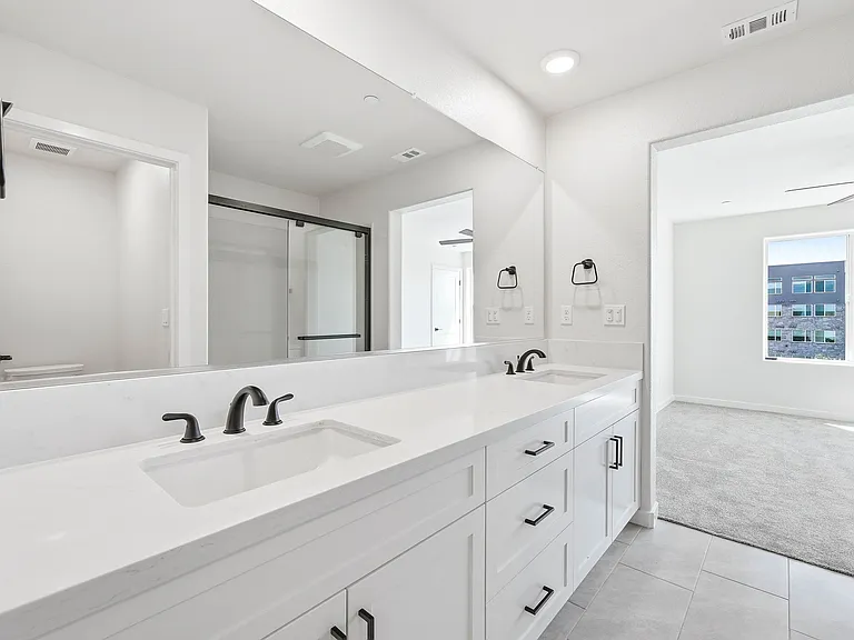 3818 E Commerce Way — Photo 17