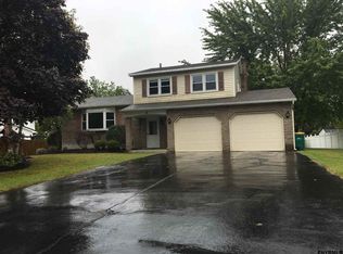 8 Huntington Dr, Schenectady, NY 12309