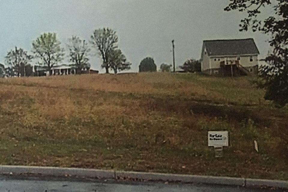 2nd image of 4221 Juniper Ln