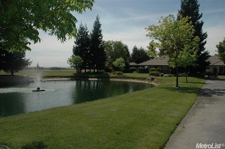 1st image of 15401 Henry Rd